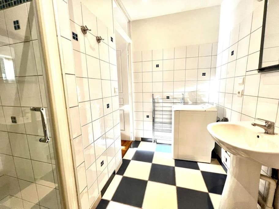 Joli Appartement En Centre Ville Bagneres-de-Bigorre Bagian luar foto