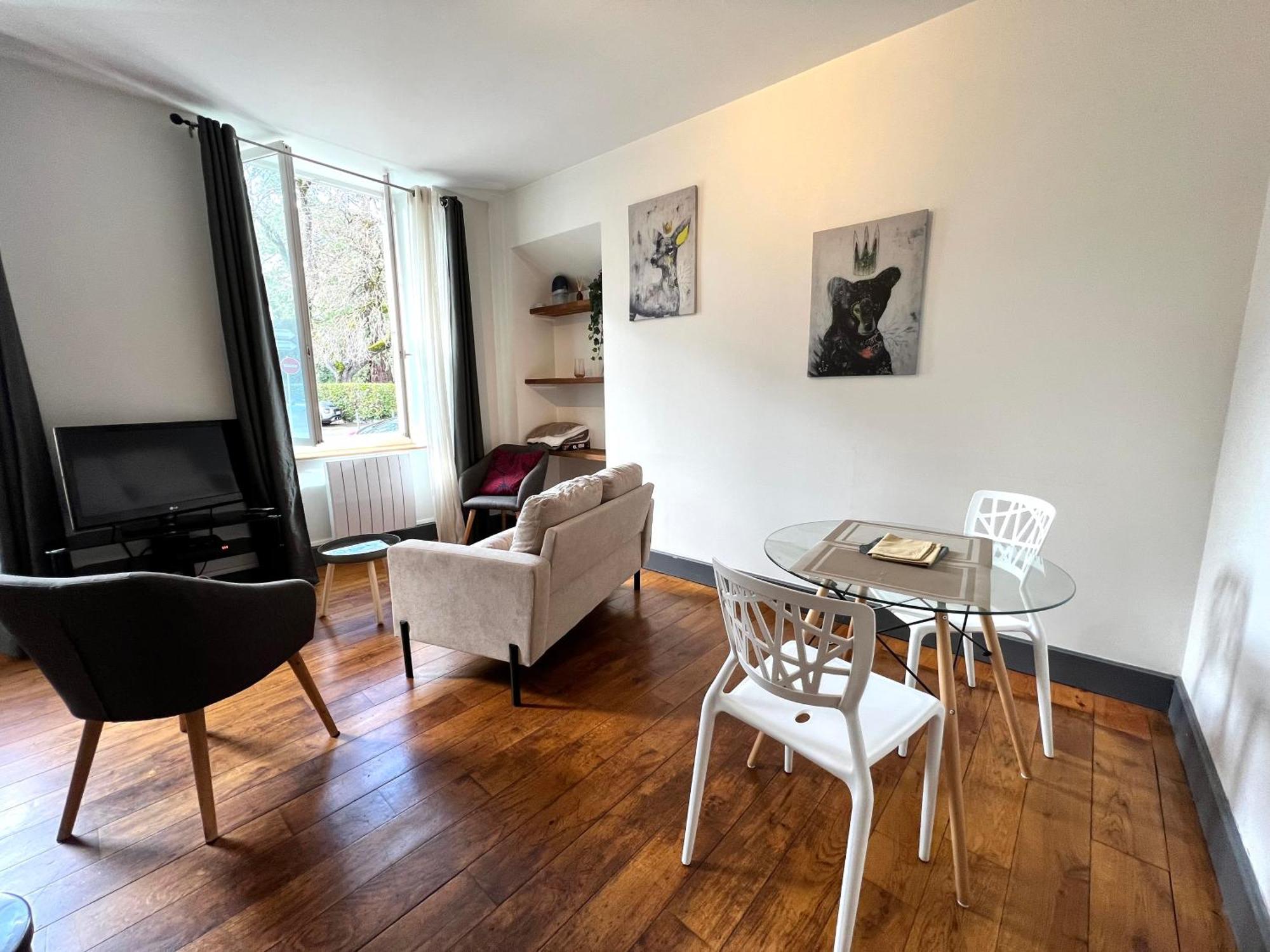 Joli Appartement En Centre Ville Bagneres-de-Bigorre Bagian luar foto